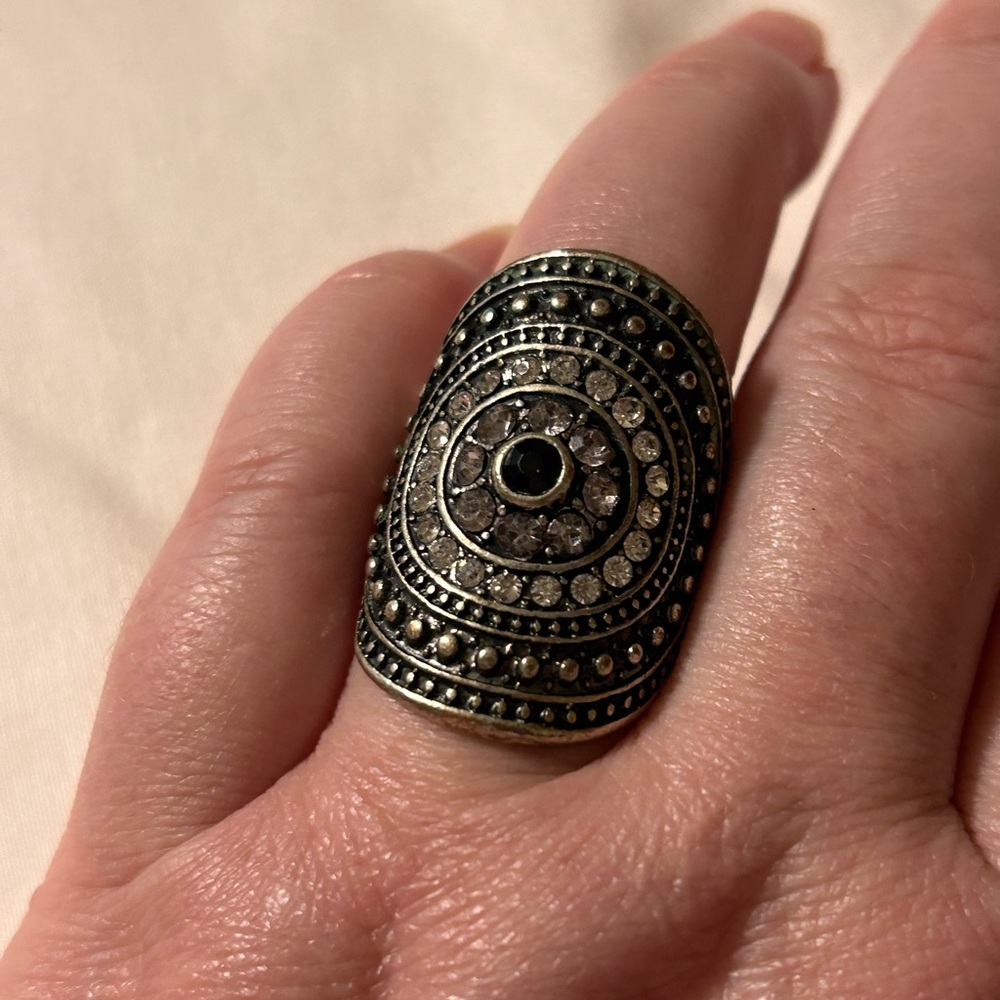 Statement Ring with black rhinestone. Size 8